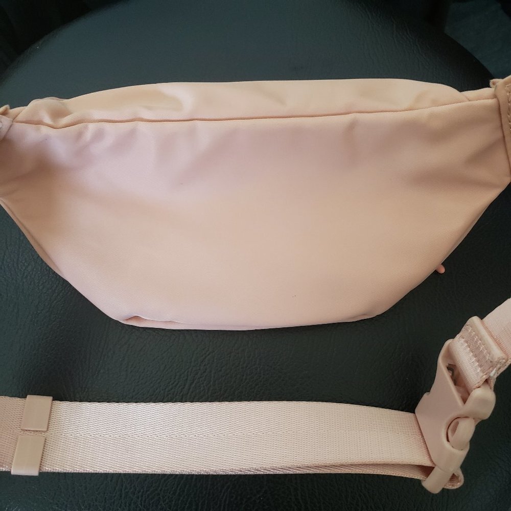 Fabletics Belt Bag View 3
